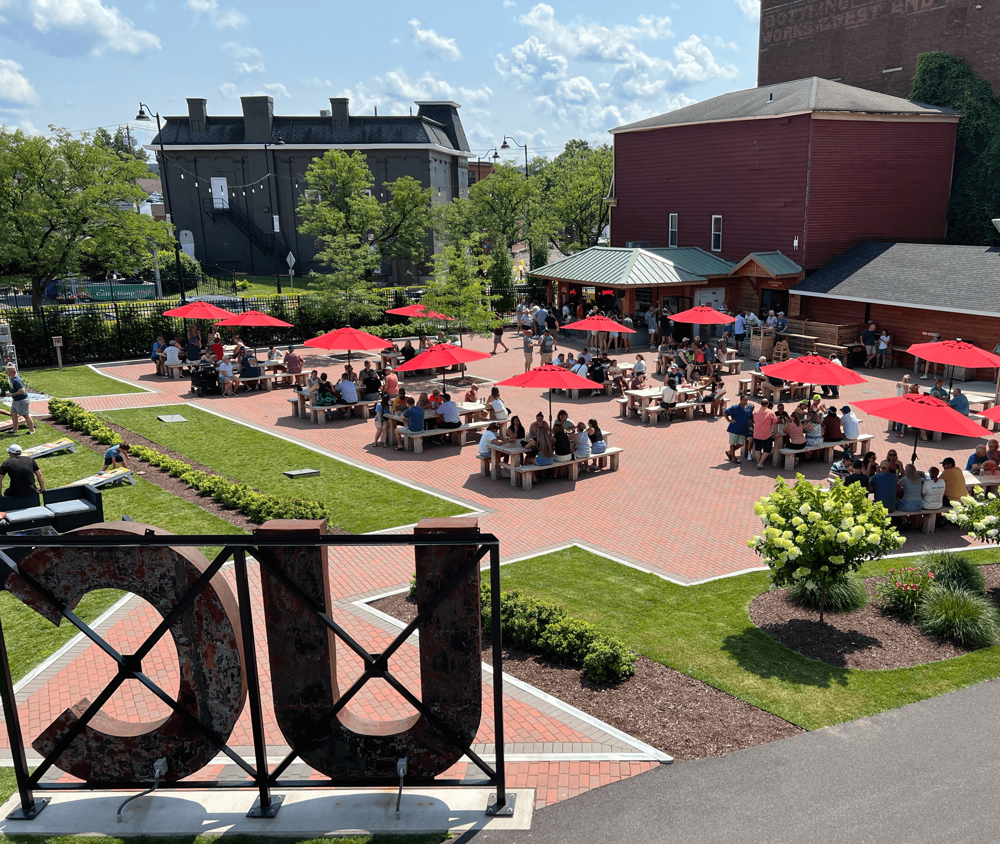 Biergarten outdoor restaurant experience